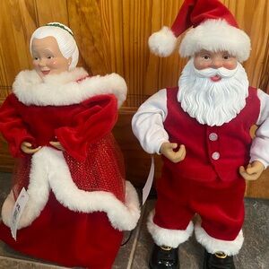Vintage-Style Santa and Mrs. Claus Dancing / Singing